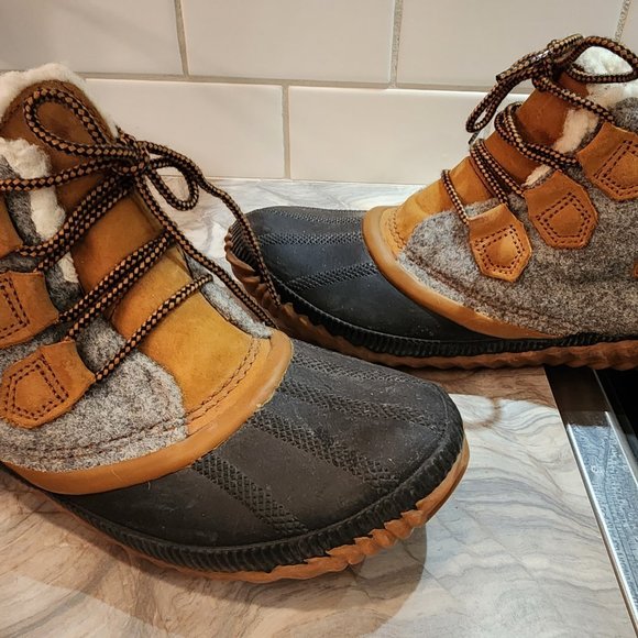 Sorel Out N About Boots - Picture 6 of 9